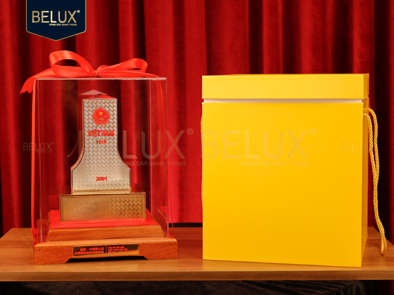 Lô Cột Mốc Việt-Trung bằng đồng mạ vàng bạc cao 32cm thiết kế theo yêu cầu